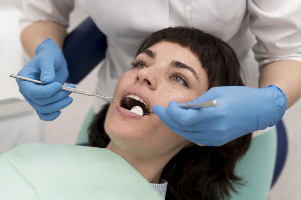 Hemorragia dental: Qué hacer si te sangra la boca de forma abundante tras una extracción