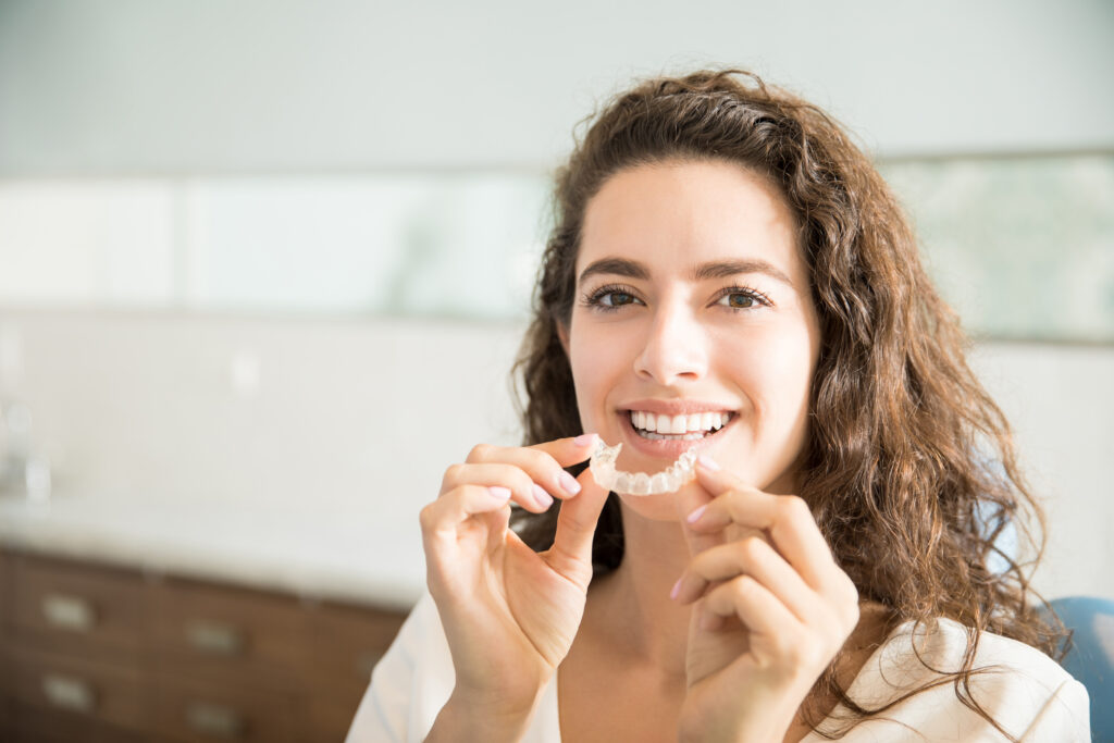 ¿Para qué sirven los retenedores? La clave para que tu sonrisa sea perfecta para siempre