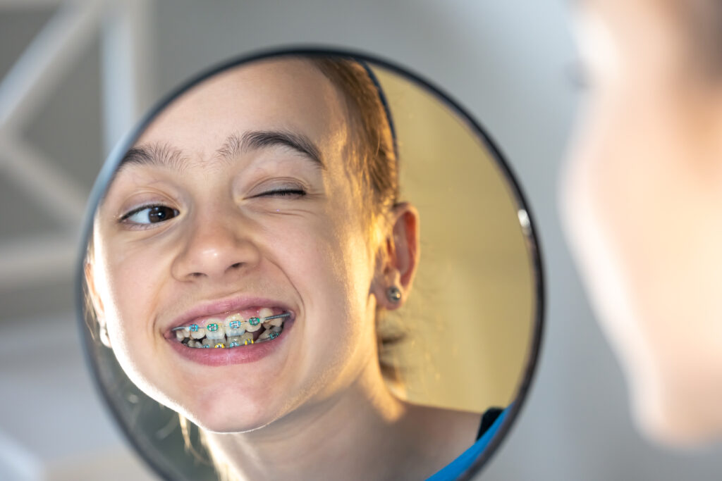 Cómo mantener la higiene oral de tus hijos con ortodoncia